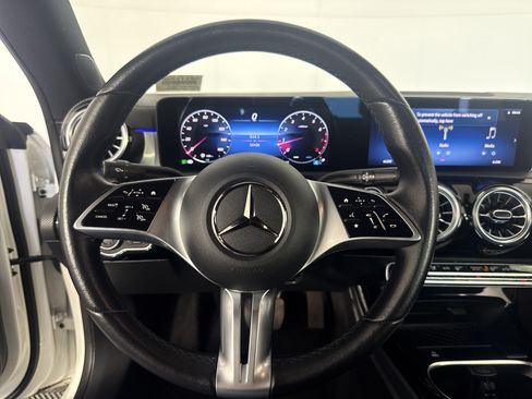 Used 2025 Mercedes-Benz CLA 250 image 13