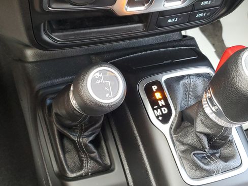 Used 2025 Jeep Wrangler Sport AWD/4WD image 25