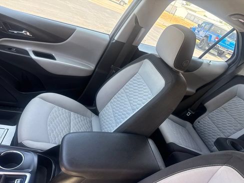 Used 2018 Chevrolet Equinox LS FWD image 15