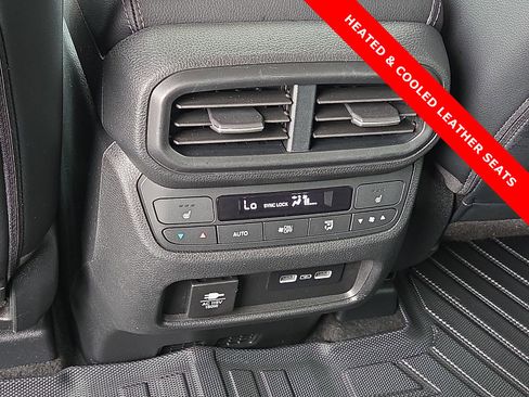 Used 2023 Honda Pilot Elite image 12