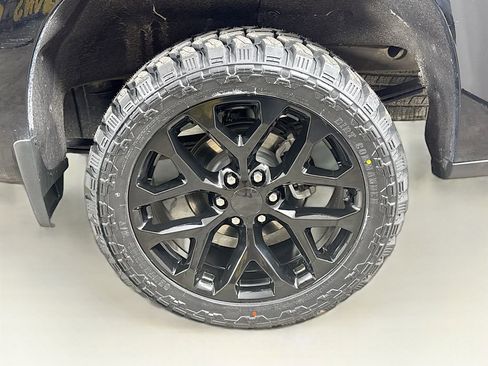 Used 2023 Chevrolet Silverado 1500 LT w/ Protection Package AWD/4WD image 32