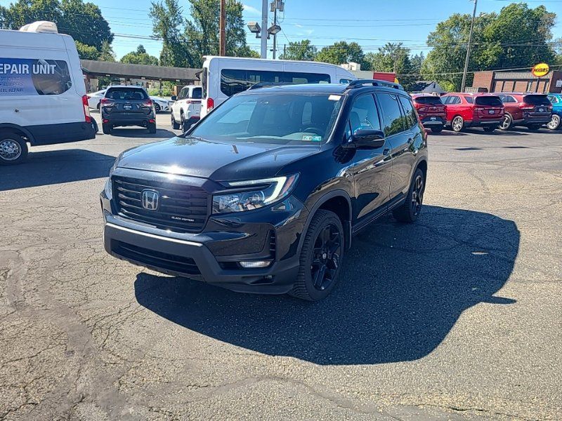 Used 2024 Honda Passport Black Edition image 2