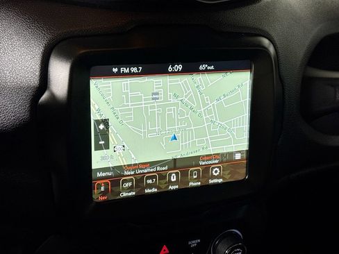 Used 2023 Jeep Renegade Latitude AWD/4WD image 16