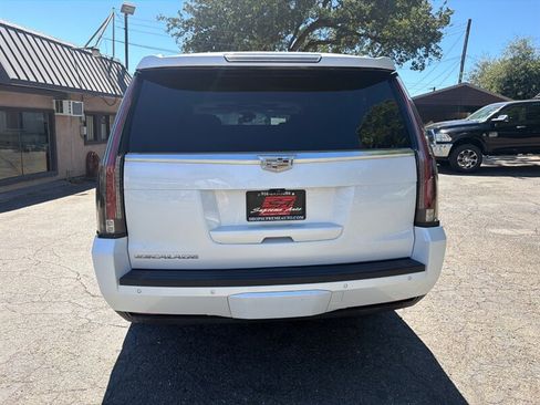 Used 2018 Cadillac Escalade ESV Premium Luxury AWD/4WD image 10