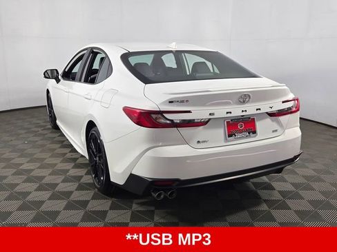 Used 2025 Toyota Camry SE image 6