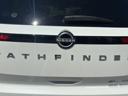 Used 2023 Nissan Pathfinder SL w/ SL Premium Package AWD/4WD image 32
