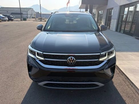 Used 2024 Volkswagen Taos SEL AWD/4WD image 2