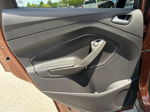Used 2017 Ford Escape SE FWD image 25