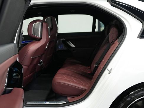 Used 2023 BMW i7 xDrive60 AWD/4WD image 34