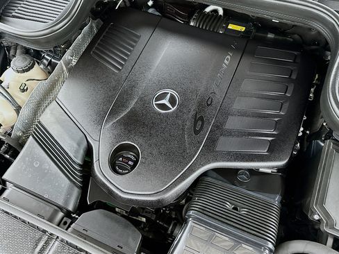 Used 2024 Mercedes-Benz GLS 450 4MATIC image 35