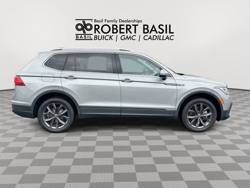 Used 2022 Volkswagen Tiguan SE AWD/4WD image 9