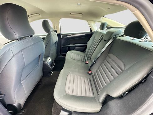 Used 2019 Ford Fusion SE FWD image 15
