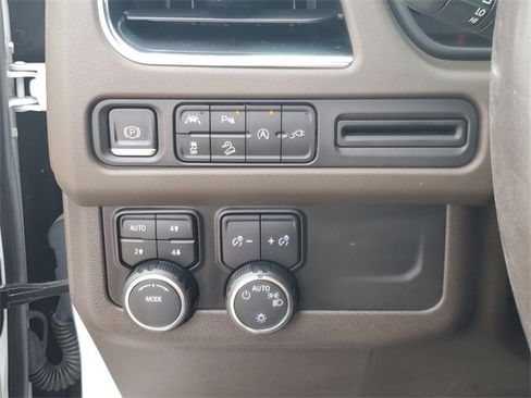 Used 2022 Chevrolet Suburban Z71 image 21