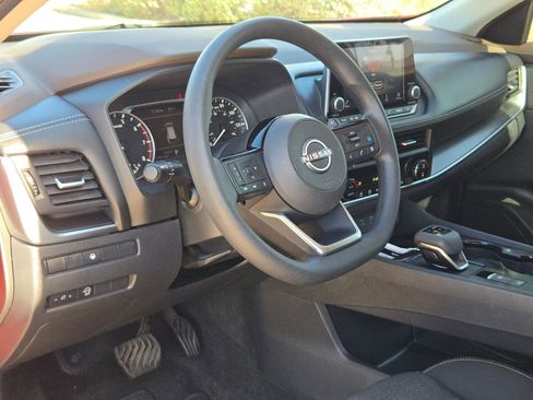 Used 2023 Nissan Rogue SV image 10