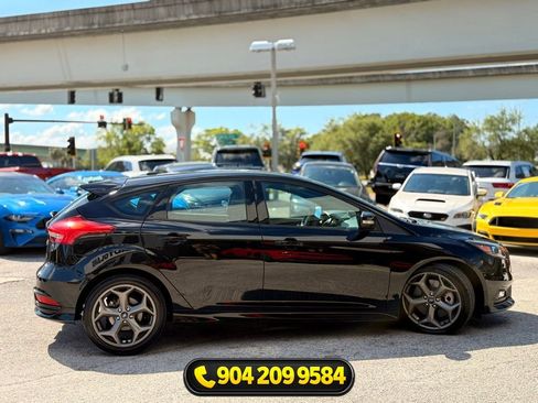 Used 2018 Ford Focus ST w/ Equipment Group 401A FWD image 9