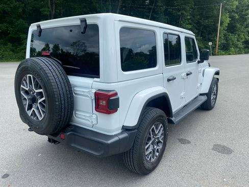 New 2025 Jeep Wrangler Unlimited Sahara AWD/4WD image 3