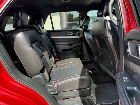 Used 2018 Ford Explorer XLT w/ Equipment Group 202A image 20