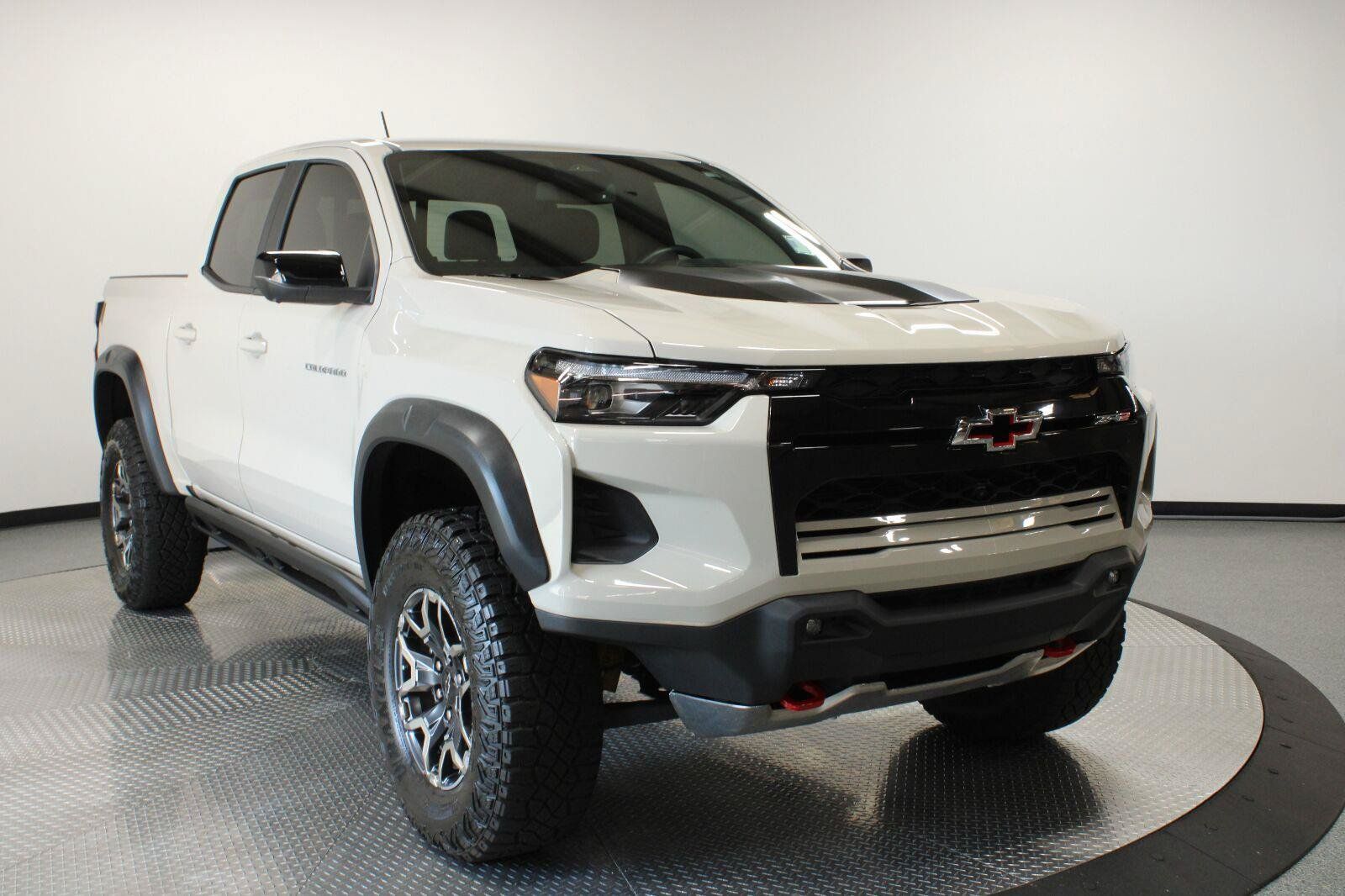 Certified 2026 Chevrolet Colorado ZR2 w/ Technology Package AWD/4WD image 2