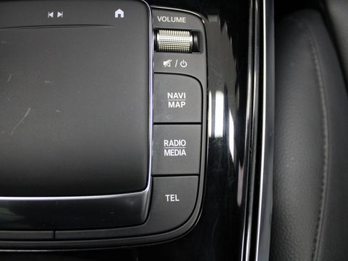 Used 2021 Mercedes-Benz GLB 250 image 40