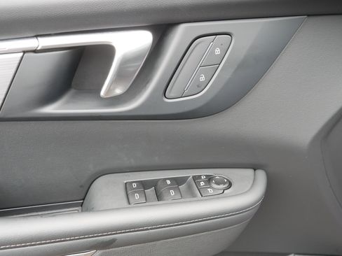 Certified 2025 Buick Enclave Preferred image 19