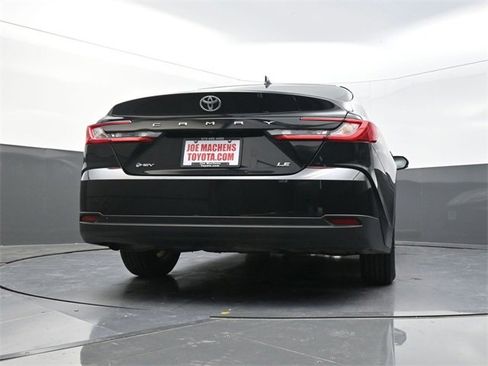 Used 2025 Toyota Camry LE image 32