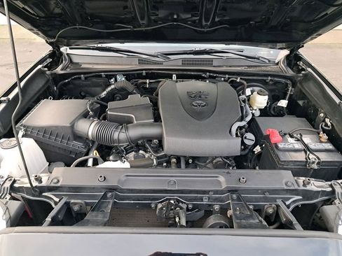 Used 2022 Toyota Tacoma TRD Sport image 19