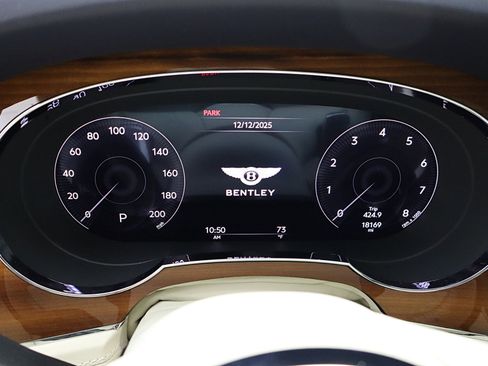 Certified 2022 Bentley Bentayga image 30