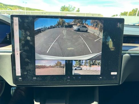 Used 2022 Tesla Model S image 12