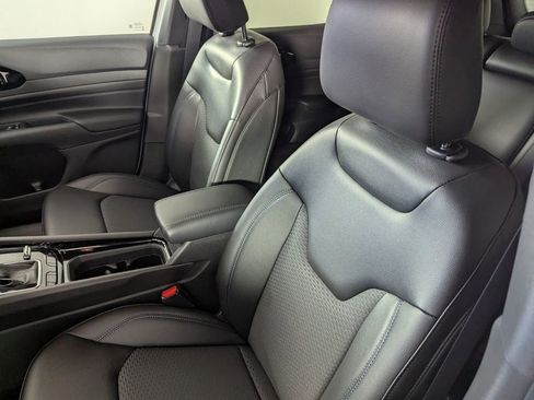 New 2026 Jeep Compass Latitude image 12