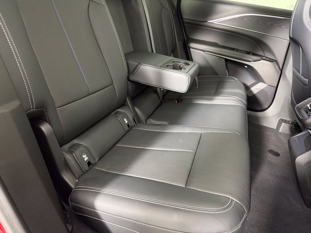 Used 2024 Cadillac Lyriq Sport RWD image 19