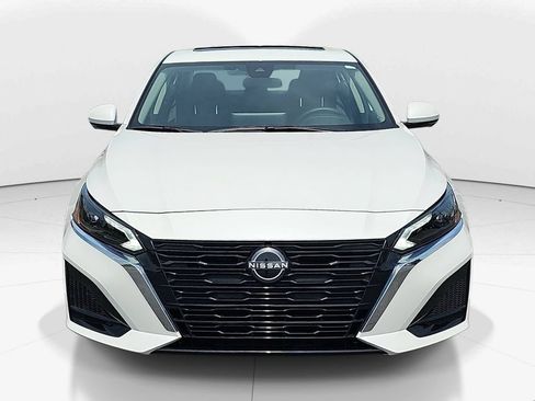 Used 2025 Nissan Altima 2.5 SL FWD image 12