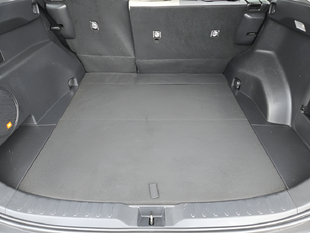 Used 2021 Toyota RAV4 XLE Premium AWD/4WD image 31