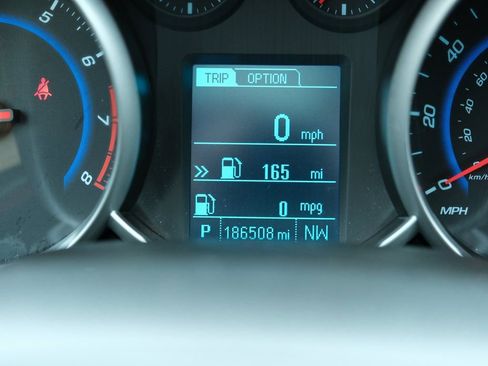 Used 2016 Chevrolet Cruze LT w/ Technology Package FWD image 4