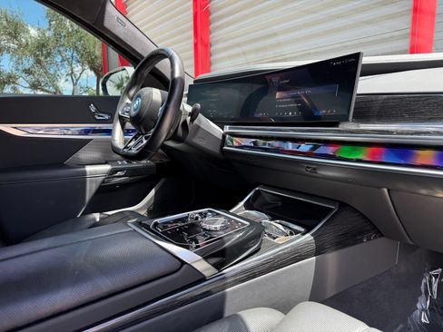 Used 2024 BMW i7 eDrive50 w/ M Sport Package RWD image 28