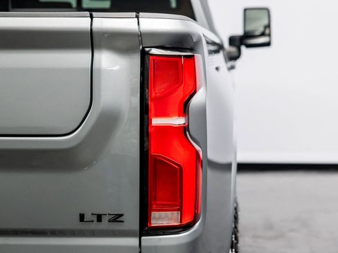 Used 2025 Chevrolet Silverado 2500 LTZ w/ LTZ Plus Package image 22