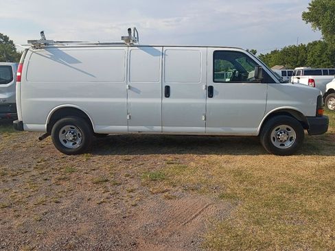 Used 2017 Chevrolet Express 2500 Extended RWD image 5