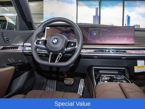 Used 2025 BMW 760i xDrive w/ Premium Package AWD/4WD image 17