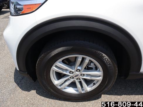 Used 2022 Ford Explorer XLT w/ Equipment Group 202A AWD/4WD image 9