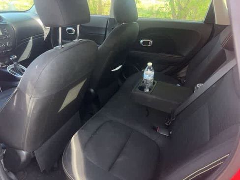 Used 2016 Kia Soul + image 7