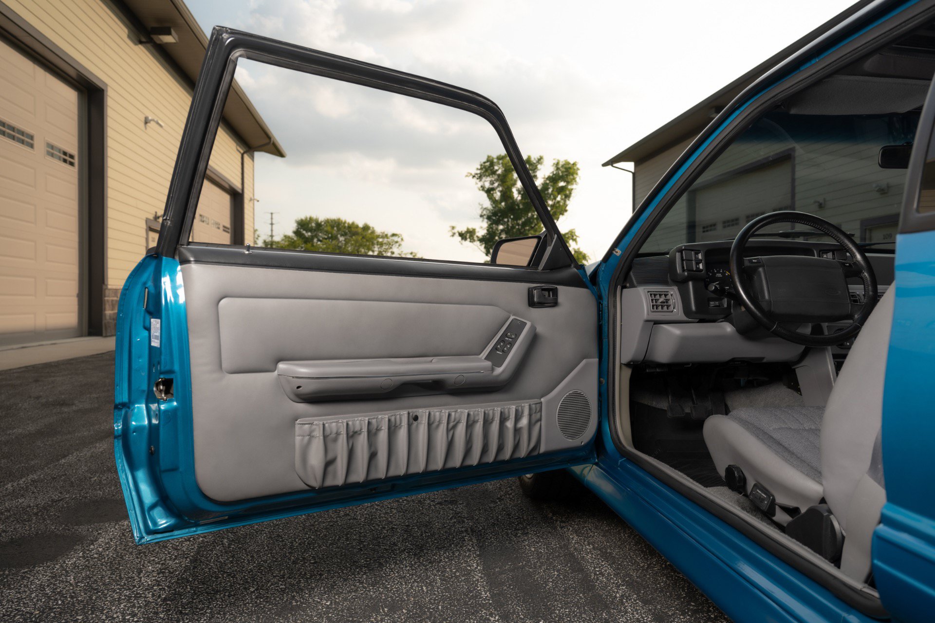 Used 1993 Ford Mustang Cobra RWD image 16