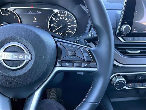 Used 2025 Nissan Altima 2.5 SR image 11