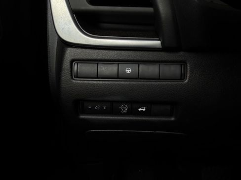Used 2025 Nissan Rogue SV FWD image 22