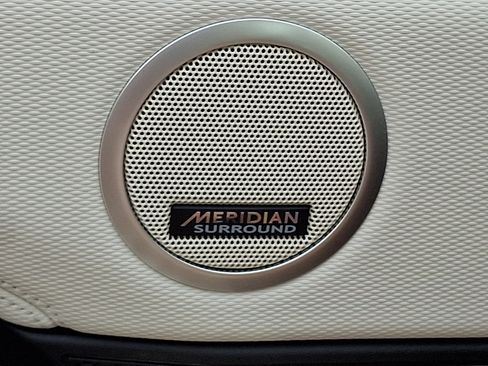 Used 2025 Land Rover Discovery Dynamic SE AWD/4WD image 24