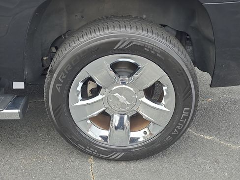 Used 2017 Chevrolet Tahoe LT w/ LT Signature Package image 32