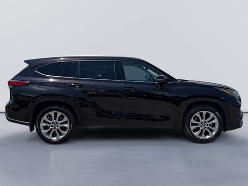 Used 2020 Toyota Highlander Limited AWD/4WD image 2