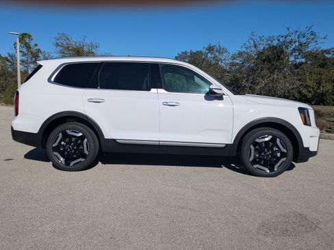 New 2025 Kia Telluride S image 4