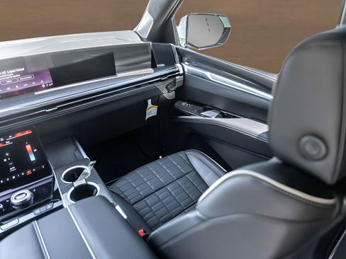 Certified 2025 Cadillac Escalade V AWD/4WD image 30
