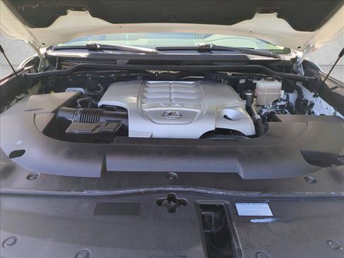 Used 2021 Lexus LX 570 4WD w/ Luxury Package image 28