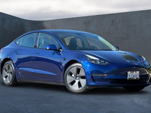 Used 2023 Tesla Model 3 Standard Range RWD image 2