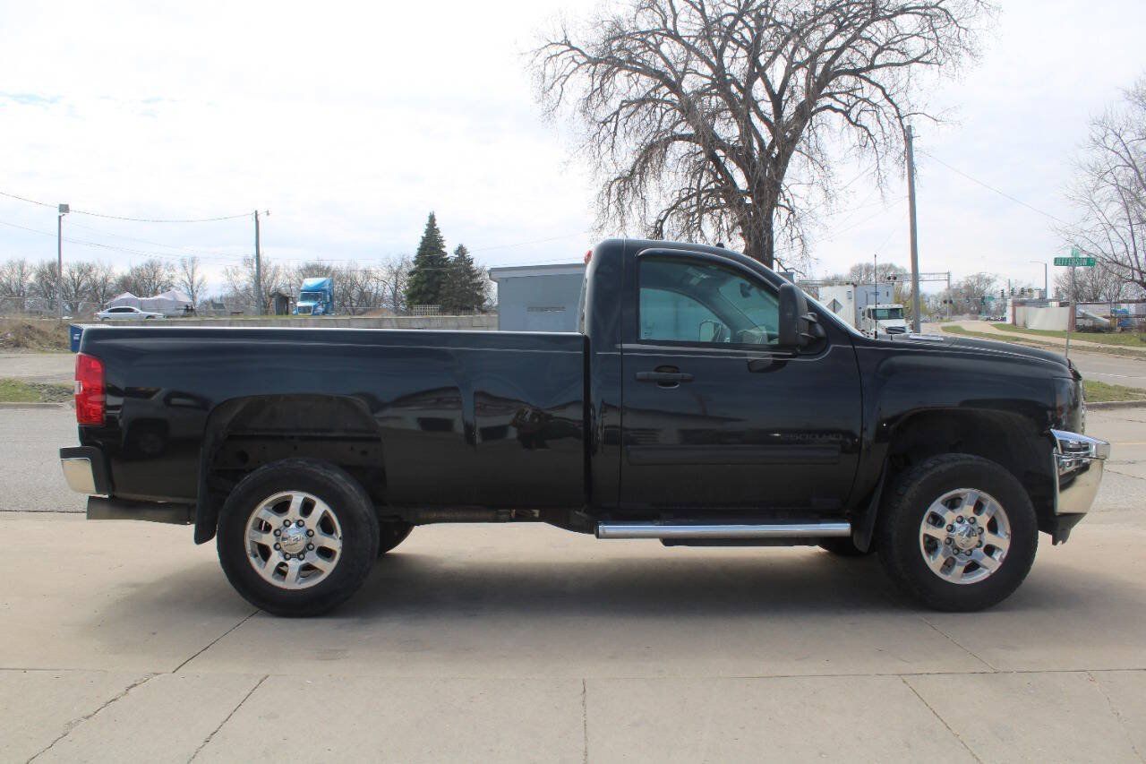 Used 2014 Chevrolet Silverado 2500 LT w/ Convenience Package AWD/4WD image 3